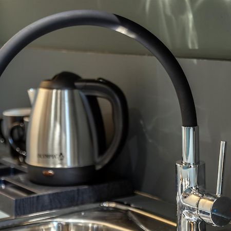 Andrews Luxury Suites Near The Airport Heraklion Zewnętrze zdjęcie