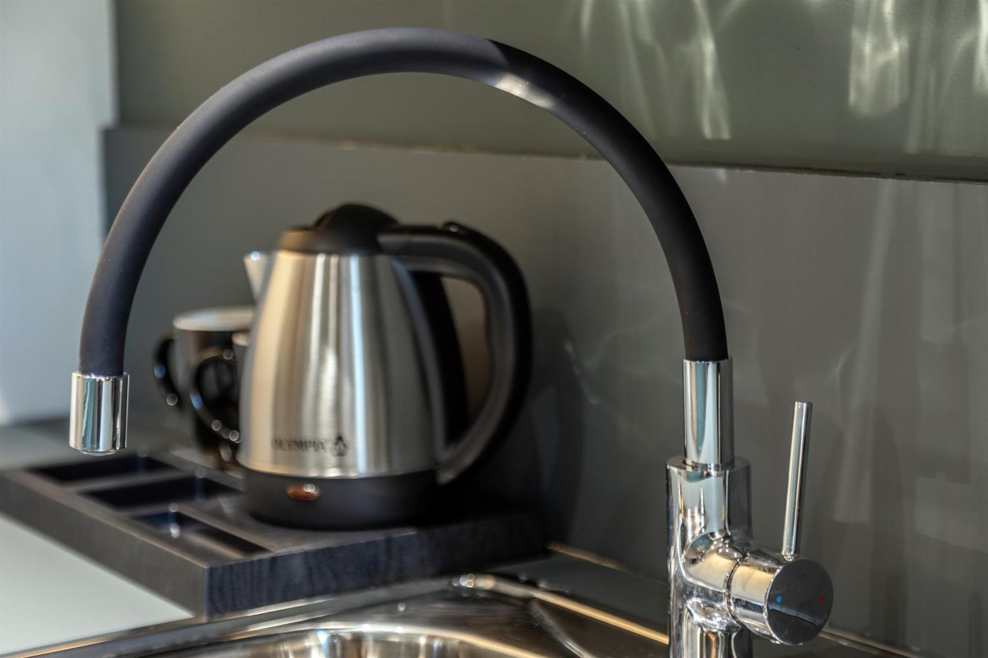 Andrews Luxury Suites Near The Airport Heraklion Zewnętrze zdjęcie